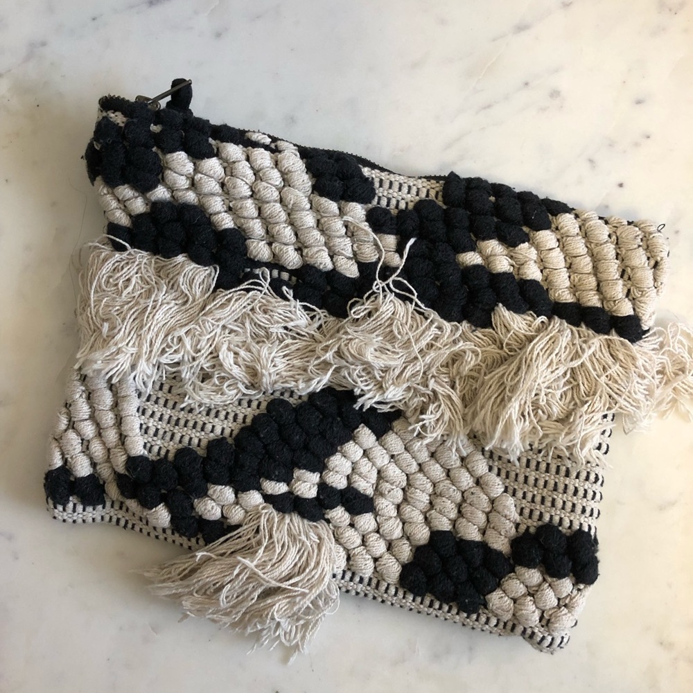 FRINGE CLUTCH